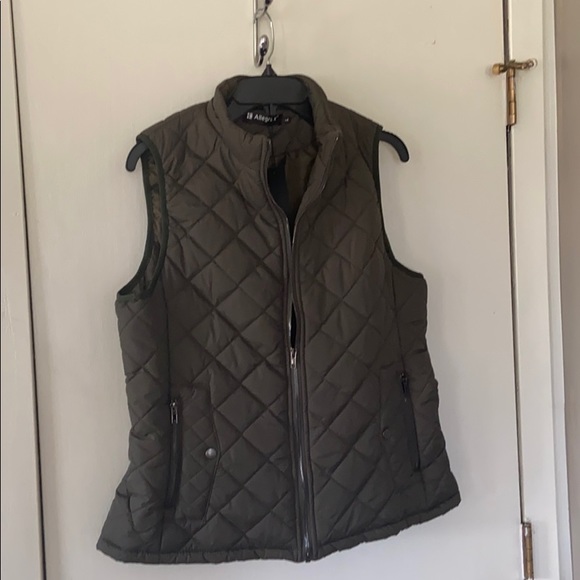 Vest - Picture 4 of 7